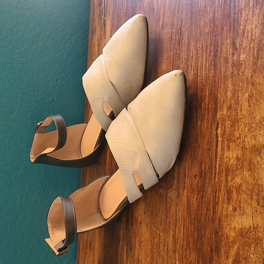 Cute Cutout Faux Suede Flats